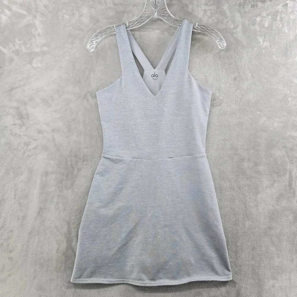 Alo Women S Airbrush Real Dress Gray Heathered V-Neck Racerback Built-in Shorts